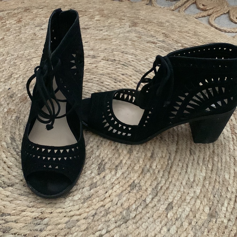 Shoes - Picture 4 of 4
